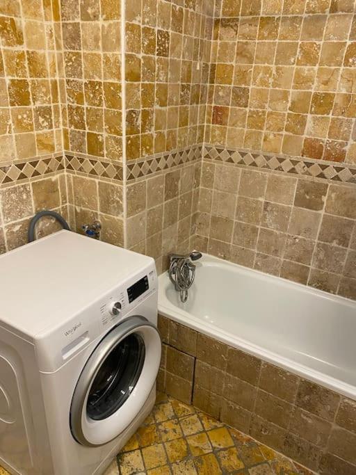 Grasse : Centre Ville Superbe Appartement 2 Chambres ภายนอก รูปภาพ